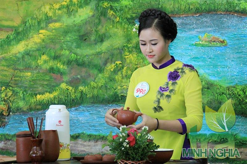 Biểu diễn pha trà tại Festival trà Thái Nguyên