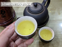Trà Tân Cương loại đậm đà khi pha có màu nước óng ánh như mật