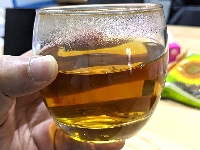 Nước pha trà sơn mật hồng sâm