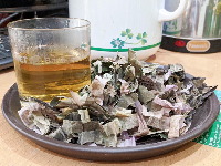 Pha trà lá sen giảm béo, giảm huyết áp